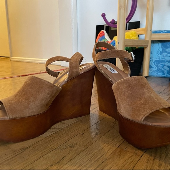 Steve Madden Suede Platform - Picture 2 of 4